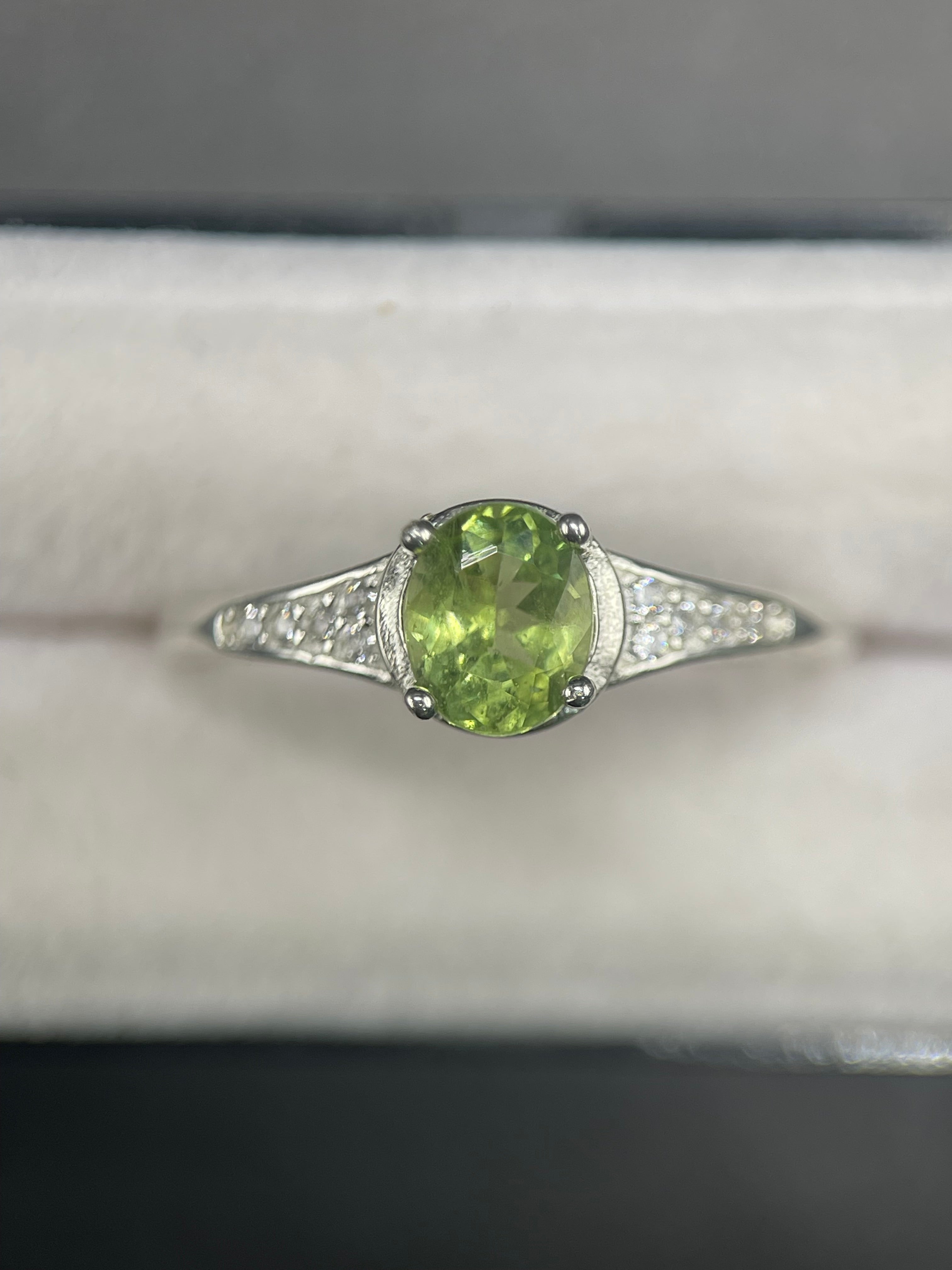 Peridot ring in Silver