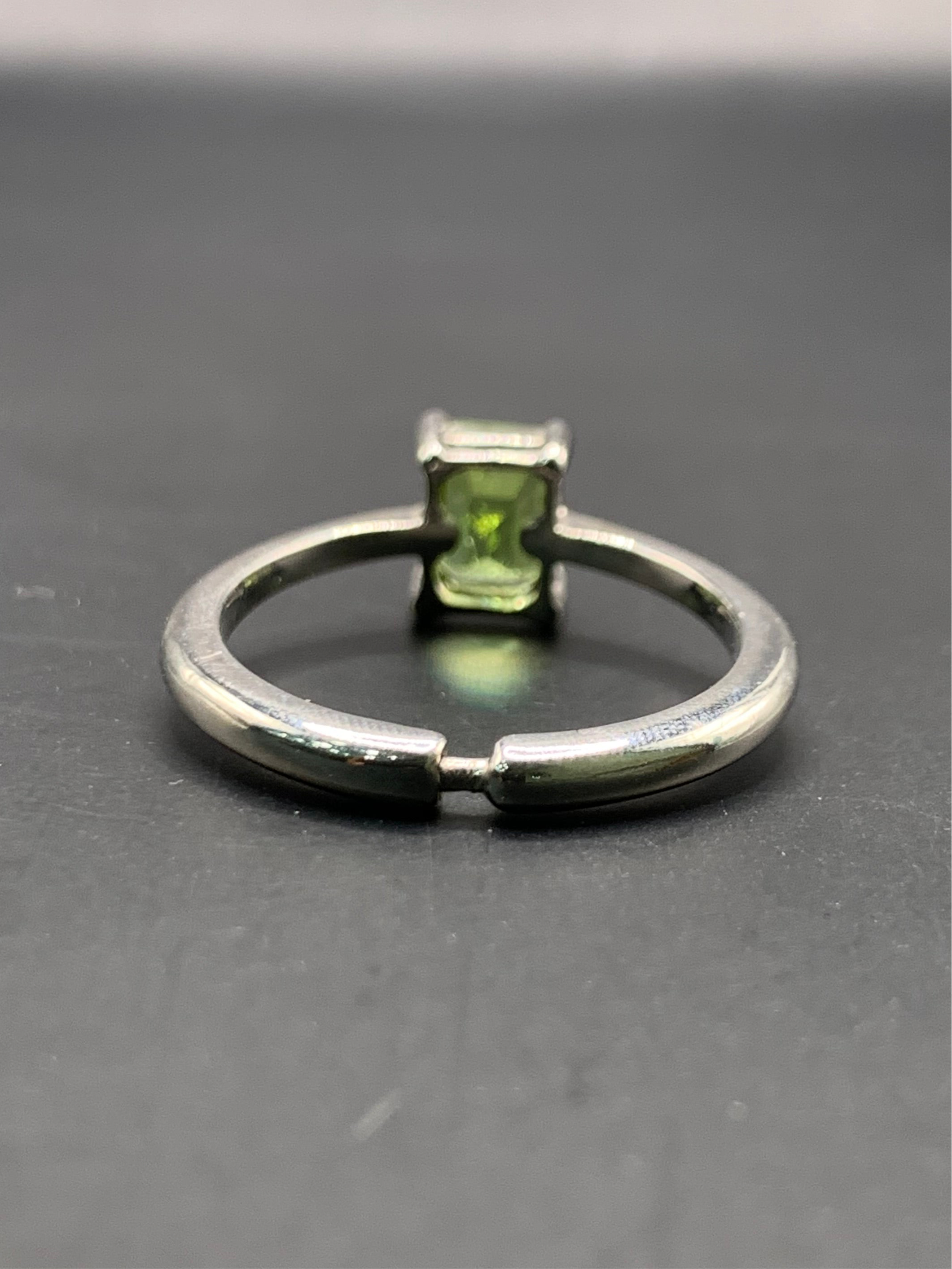 Peridot Size-Adjustable Ring in Silver