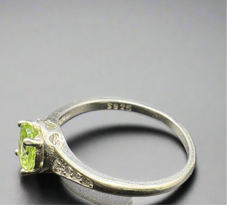 Peridot ring in Silver