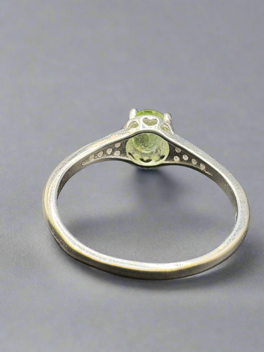 Peridot ring in Silver