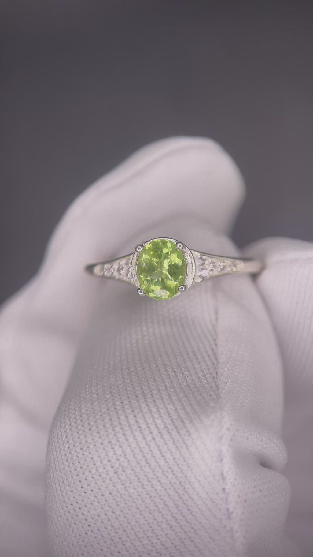 Peridot ring in Silver