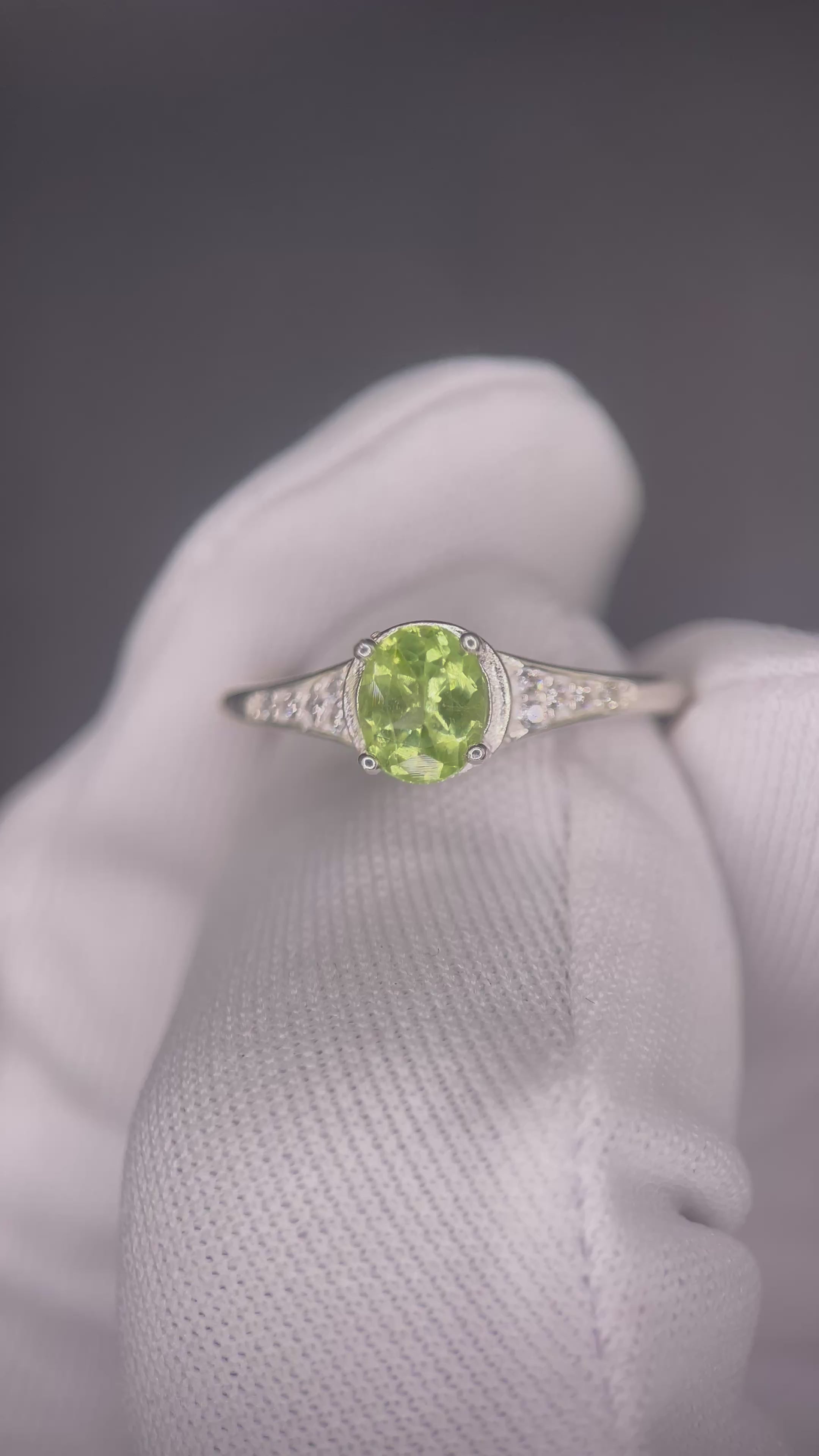 Peridot ring in Silver